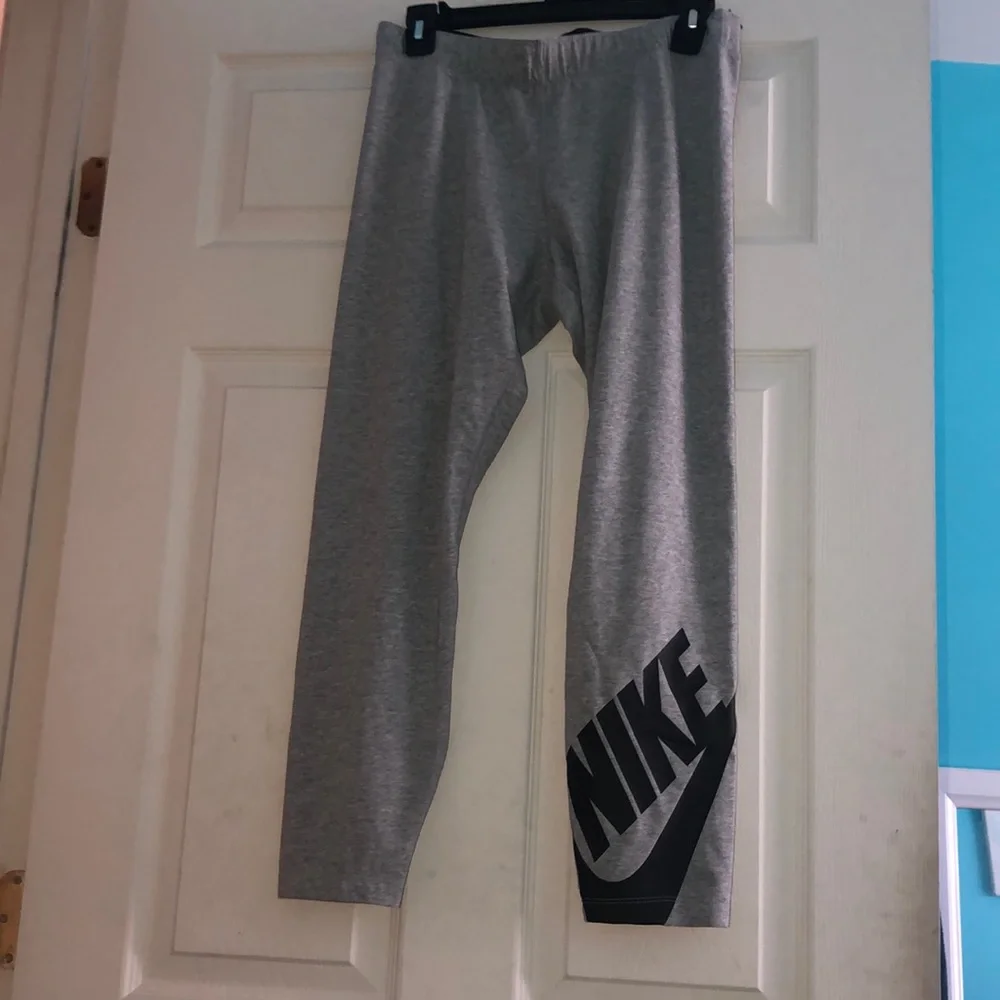 Nike Leggings - Picture 1 of 3